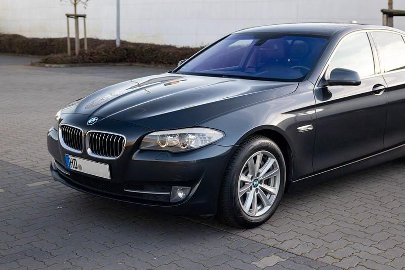 Gebraucht BMW 528 Sport Line 258 PS (189 kW) 2011 Schwarz Limousine