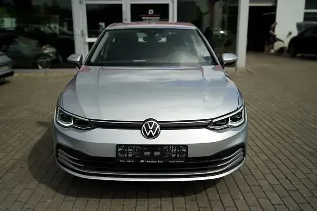 Gebraucht VW Golf VIII Life 150 PS (110 kW) 2023 Reflexsilber Limousine