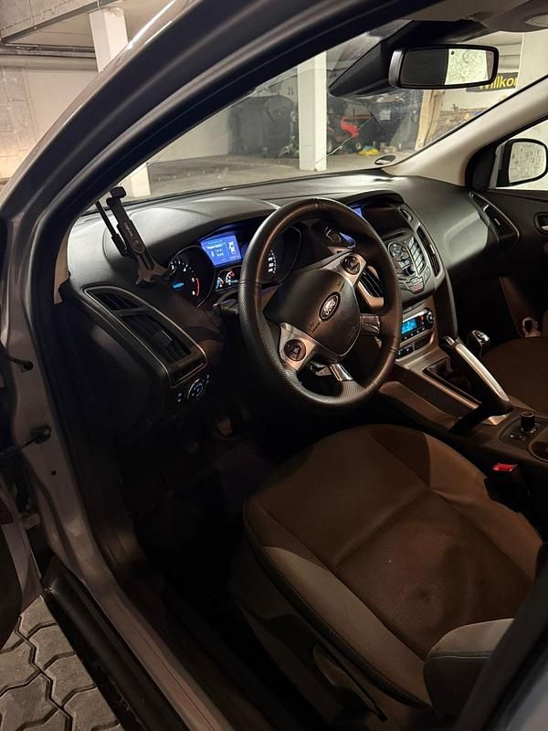 Gebraucht Ford Focus 150 PS (110 kW) 2012 Grau Kleinwagen