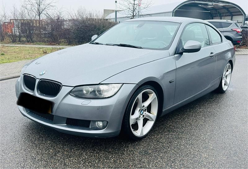 Gebraucht BMW 320 M Sport 177 PS (130 kW) 2010 Grau Coupé