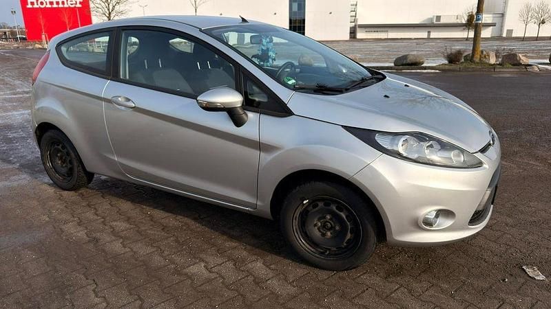 Gebraucht Ford Fiesta 82 PS (60 kW) 2012 Silber Kleinwagen