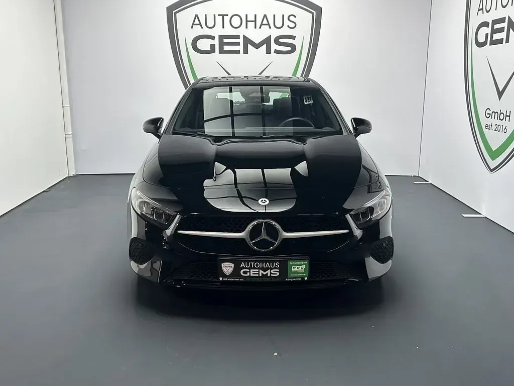Gebraucht Mercedes A180 150 PS (110 kW) 2024 Schwarz Limousine