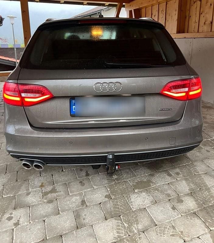 Gebraucht Audi A4 S-Line 190 PS (139 kW) 2015 Grau Kombi