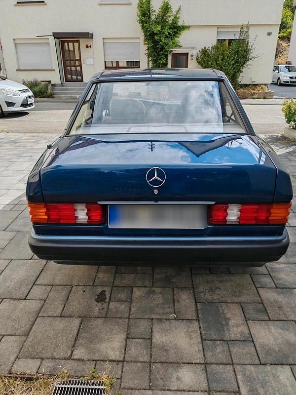 Blau Gebraucht 1991 Mercedes 190 Limousine | 7.350 € - Bild 1/4