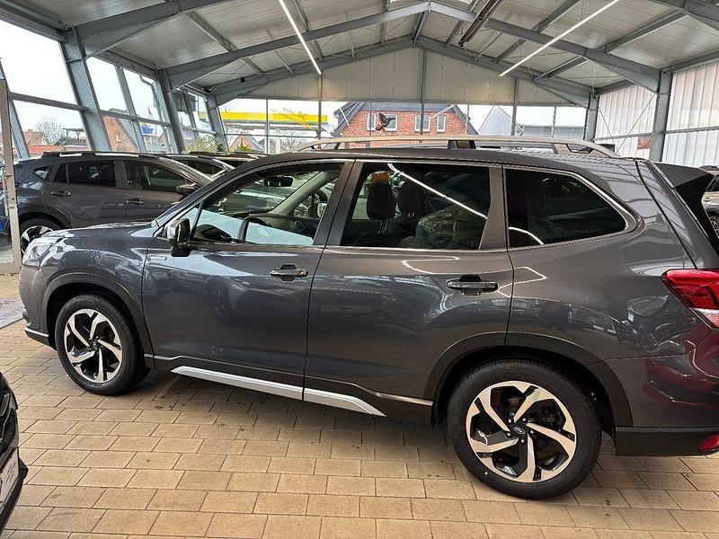 Gebraucht Subaru Forester Platinum 150 PS (110 kW) 2023 Magnetite grey (metallic) SUV