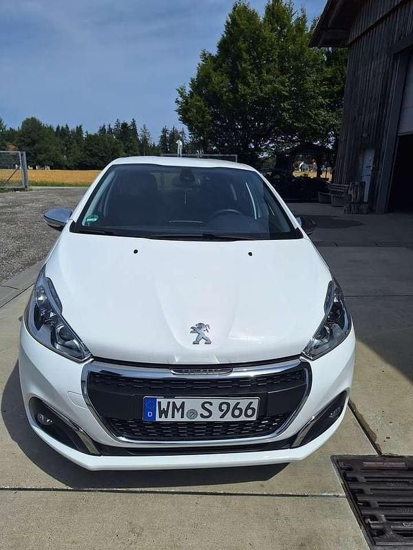Weiß Gebraucht 2019 Peugeot 208 Kleinwagen | 8.850 € (Guter Preis) - Bild 1/4