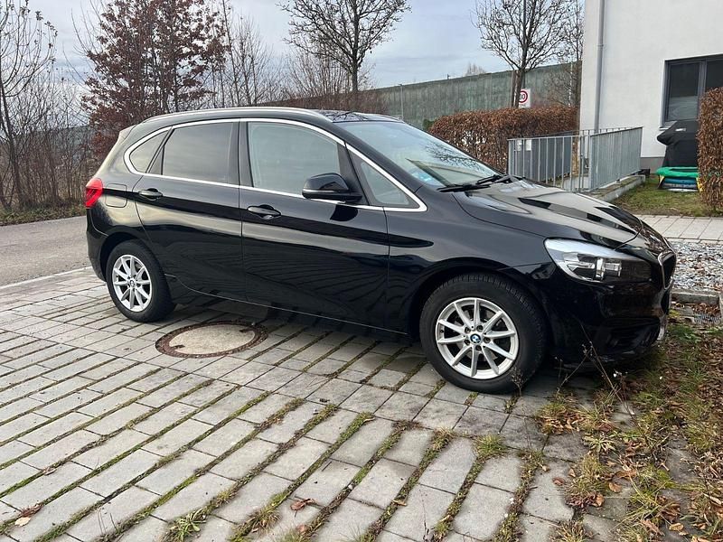 Schwarz Gebraucht 2016 BMW 216 Active Tourer Sport Line Van / Kleinbus | 10.400 € (Fairer Preis) - Bild 1/4