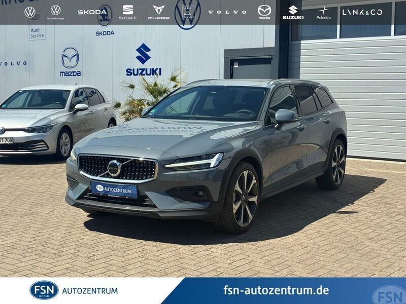 Grau Gebraucht 2023 Volvo V60 CC Ultimate Kombi | 45.990 € (Guter Preis) - Bild 1/1