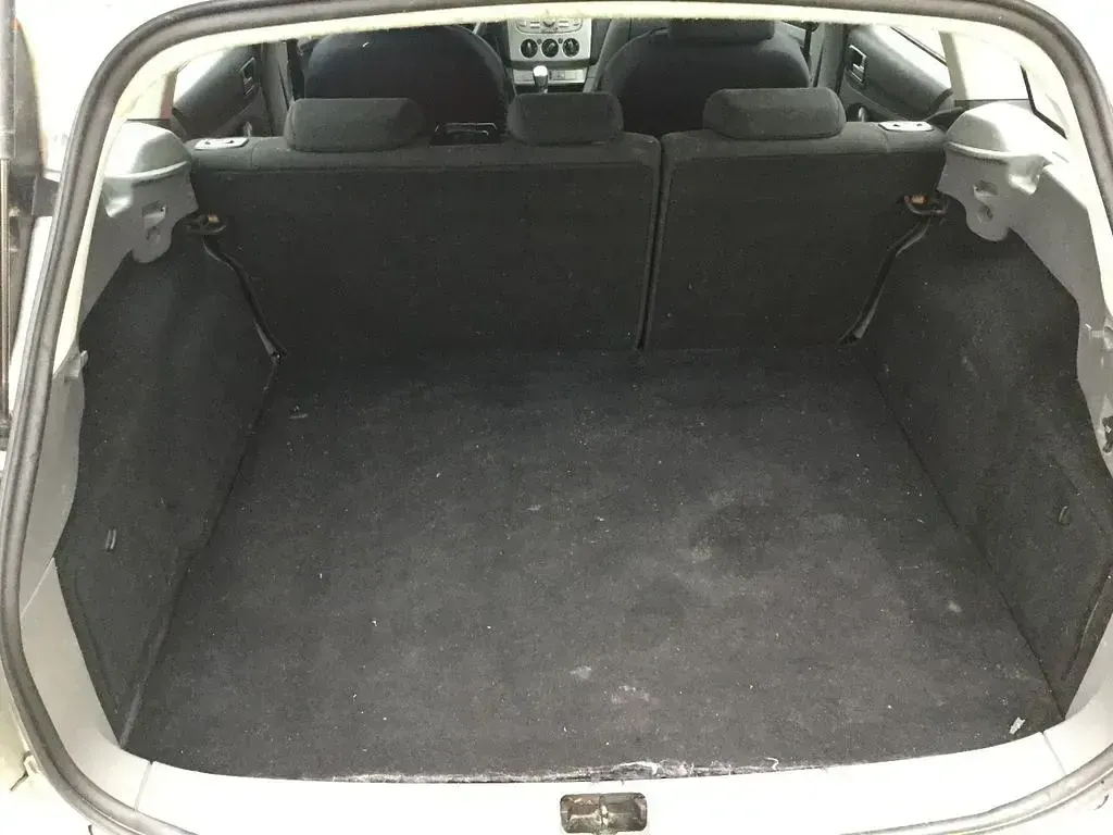 Używany Ford Focus Style 125 KM (91 kW) 2009 Srebrny Sedan/Limuzyna