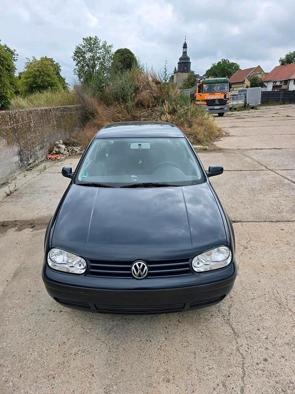 Blau Gebraucht 2001 VW Golf IV Kleinwagen | 500 € (Superpreis) - Bild 1/4
