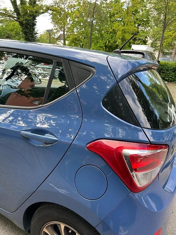 Gebraucht Hyundai i10 87 PS (63 kW) 2014 Blau Kleinwagen