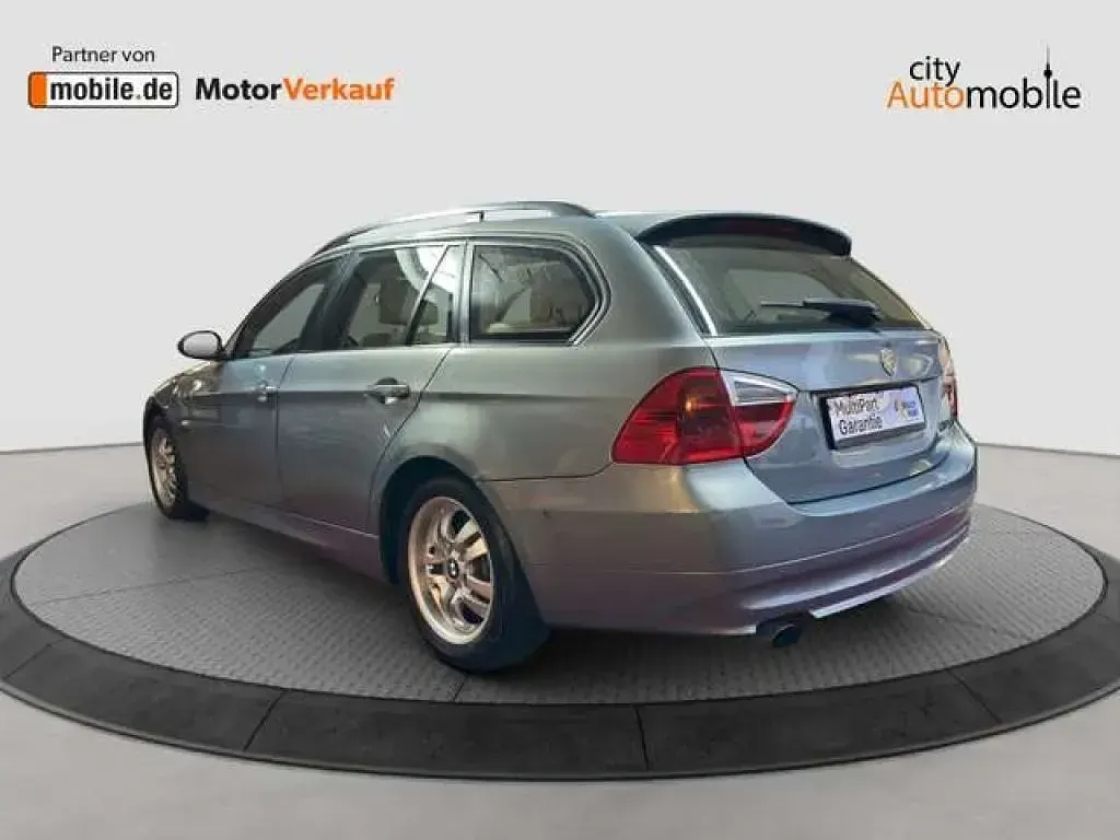 Gebraucht BMW 320 163 PS (119 kW) 2006 Arktis (metallic) Kombi