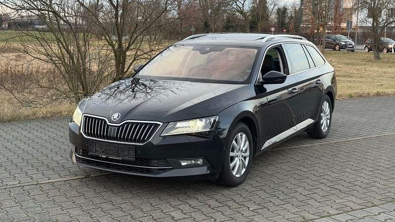 Schwarz Gebraucht 2016 Skoda Superb Style Kombi | 11.700 € (Etwas zu teuer) - Bild 1/4