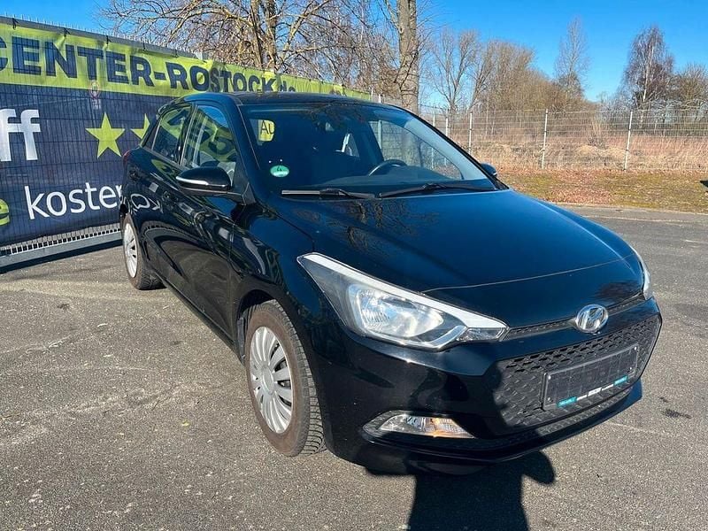 Gebraucht Hyundai i20 Trend 84 PS (61 kW) 2017 Schwarz Limousine