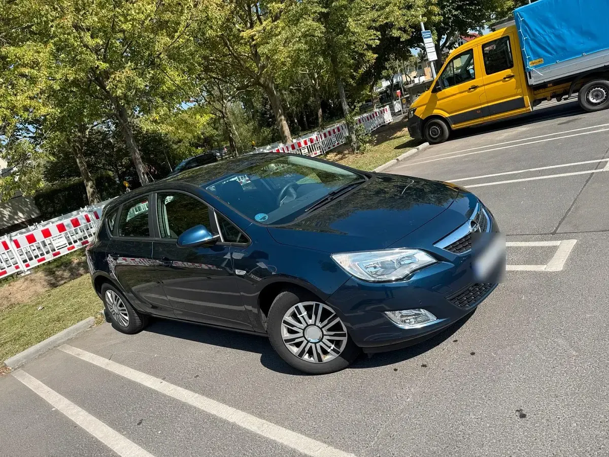 Gebraucht Opel Astra 115 PS (84 kW) 2011 Blau Kleinwagen