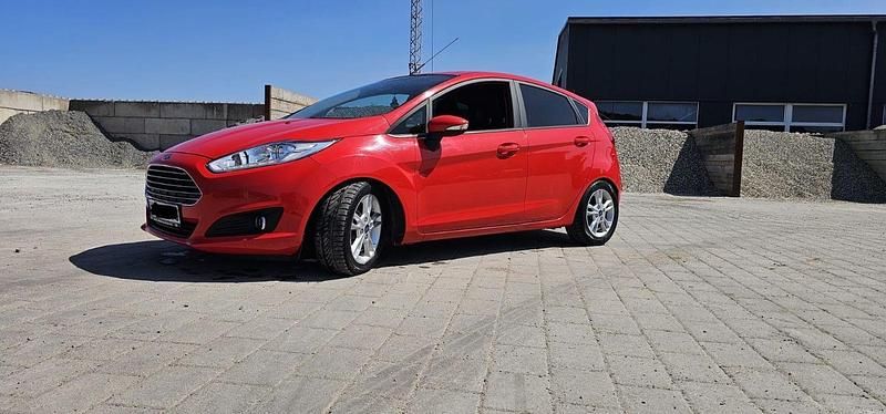 Rot Gebraucht 2015 Ford Fiesta SYNC Edition Kleinwagen | 6.500 € (Fairer Preis) - Bild 1/4
