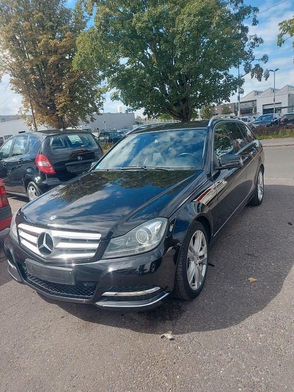 Schwarz Gebraucht 2013 Mercedes C300 Limousine | 8.650 € (Fairer Preis) - Bild 1/4