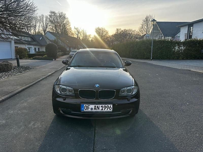 Gebraucht BMW 116 122 PS (89 kW) 2011 Braun Kleinwagen