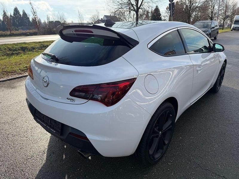 Gebraucht Opel Astra GTC Edition 200 PS (147 kW) 2014 Weiß Limousine