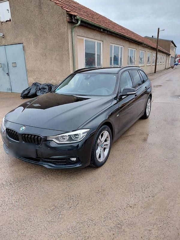 Gebraucht BMW 320 Sport Line 190 PS (139 kW) 2015 Schwarz Kombi