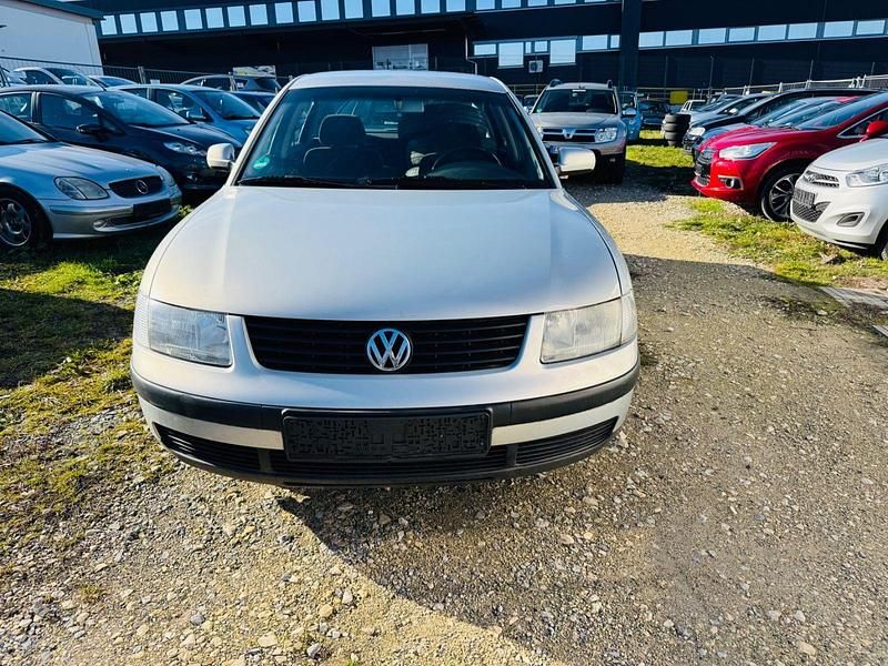 Gebraucht VW Passat 116 PS (85 kW) 1999 Grau Limousine