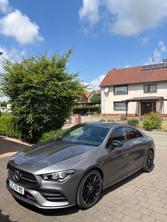 Grau Gebraucht 2019 Mercedes CLA220 AMG line Limousine | 29.999 € (Guter Preis) - Bild 1/4