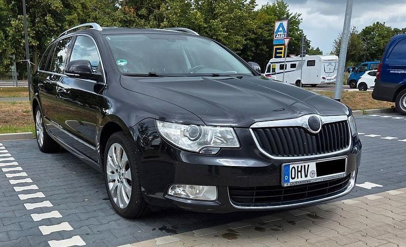Schwarz Gebraucht 2013 Skoda Superb Elegance Kombi | 4.499 € (Guter Preis) - Bild 1/4
