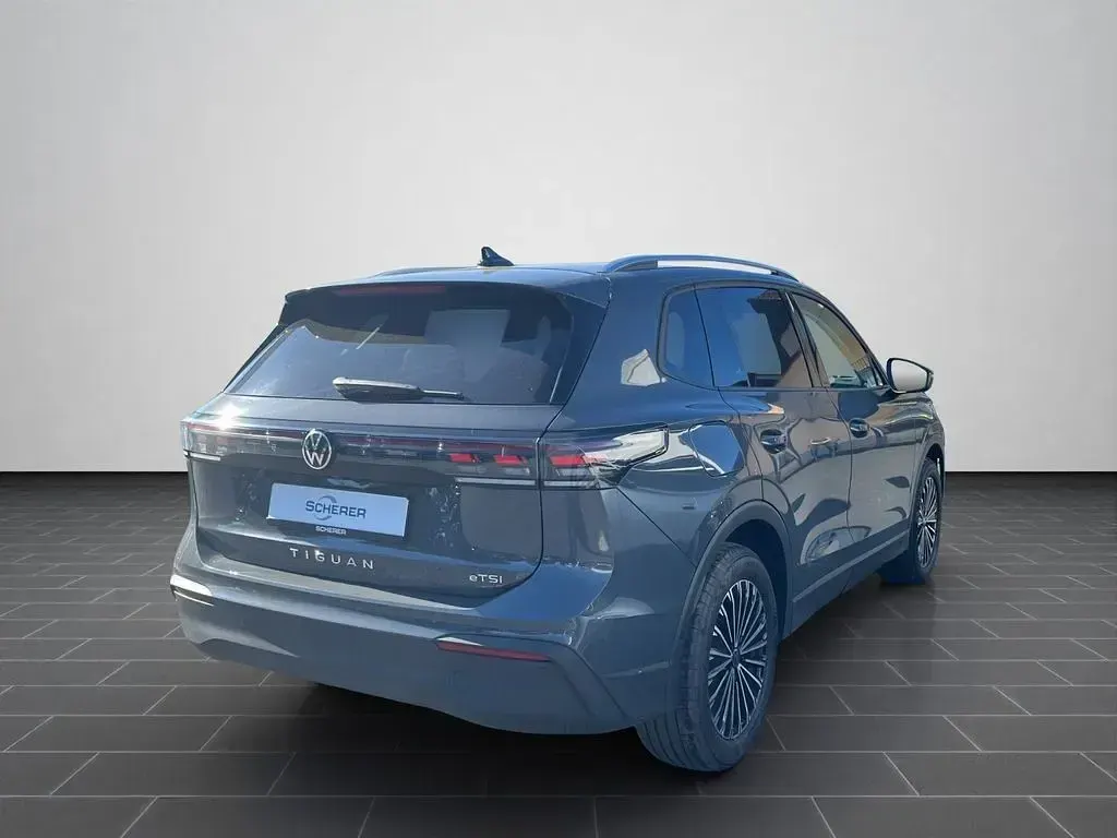 Gebraucht VW Tiguan Pro 150 PS (110 kW) 2025 Delfingrau metallic (metallic) SUV