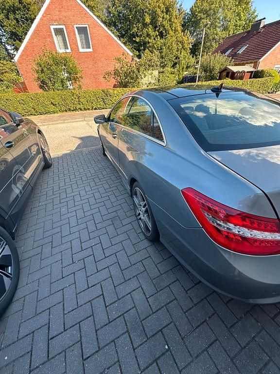 Gebraucht Mercedes E350 AMG line 300 PS (220 kW) 2010 Grau Coupé