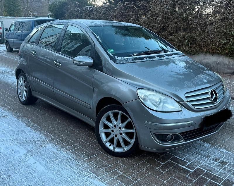 Grau Gebraucht 2005 Mercedes 170 Limousine | 1.000 € (Guter Preis) - Bild 1/4