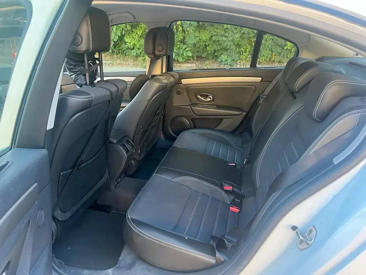 Gebraucht Renault Laguna Coupé 150 PS (110 kW) 2012 Weiß Coupé
