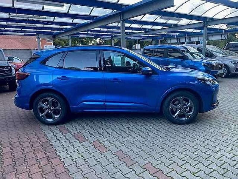 Neu Ford Kuga ST-Line 186 PS (136 kW) 2025 Desertbluemet. SUV