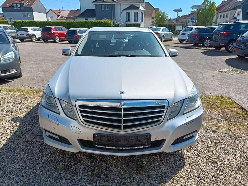 Second-hand Mercedes E250 204 CP (150 kW) 2010 Argintiu Berlinǎ