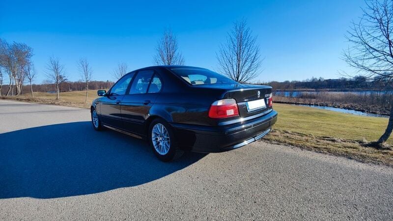 Schwarz Gebraucht 2001 BMW 530 Limousine | 2.000 € (Fairer Preis) - Bild 1/4