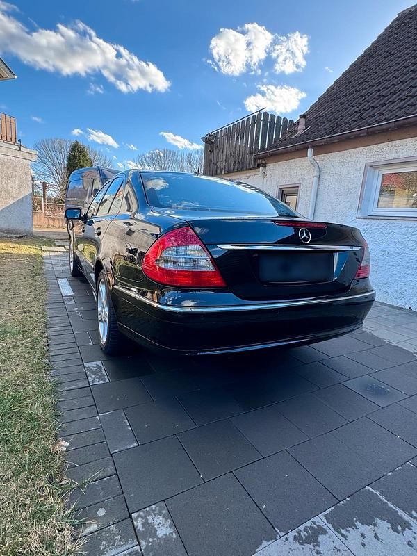 Usata Mercedes E200 190 CV (139 kW) 2007 Nero Berlina