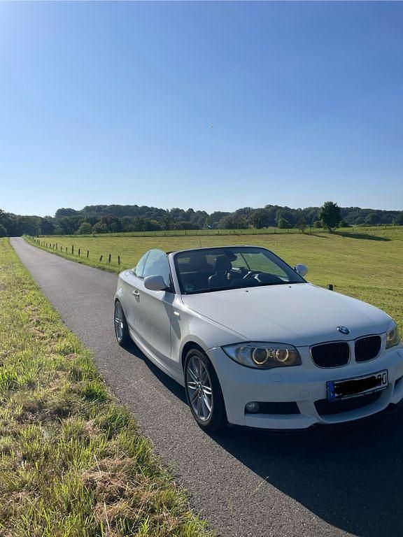 Weiß Gebraucht 2012 BMW 120 Cabriolet M Sport Cabrio | 9.000 € (Guter Preis) - Bild 1/4