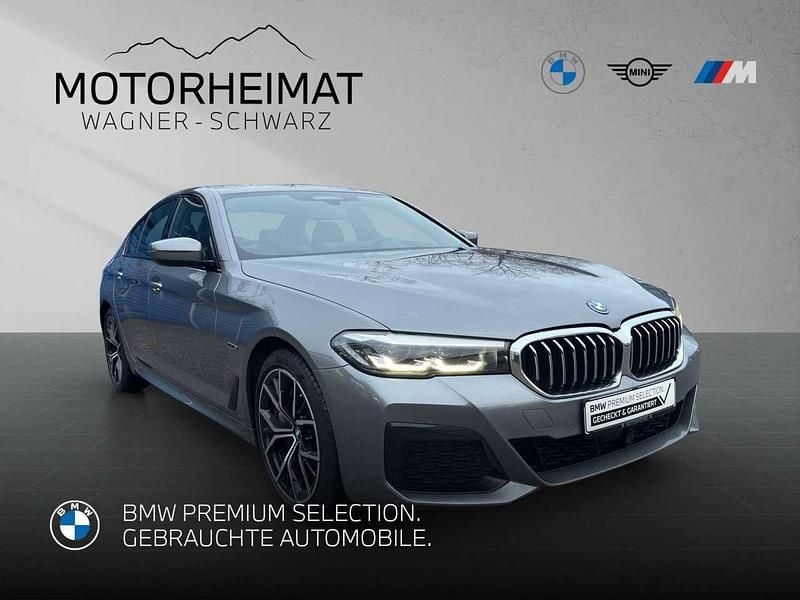 Gebraucht BMW 545e M Sport 394 PS (289 kW) 2022 Skyscraper grau metallic Limousine
