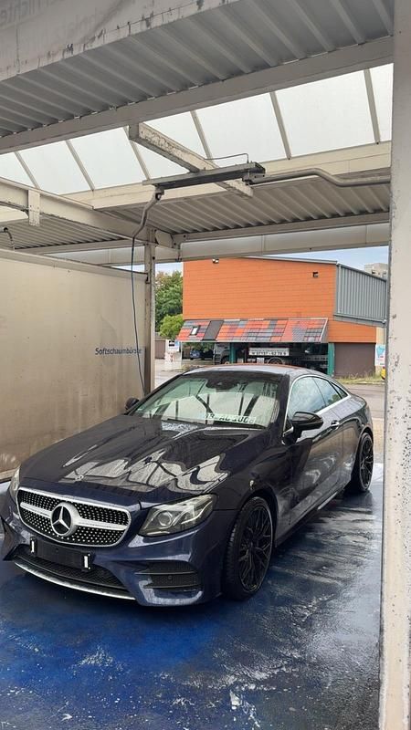 Blau Gebraucht 2018 Mercedes E350 AMG Coupé | 35.200 € (Fairer Preis) - Bild 1/4