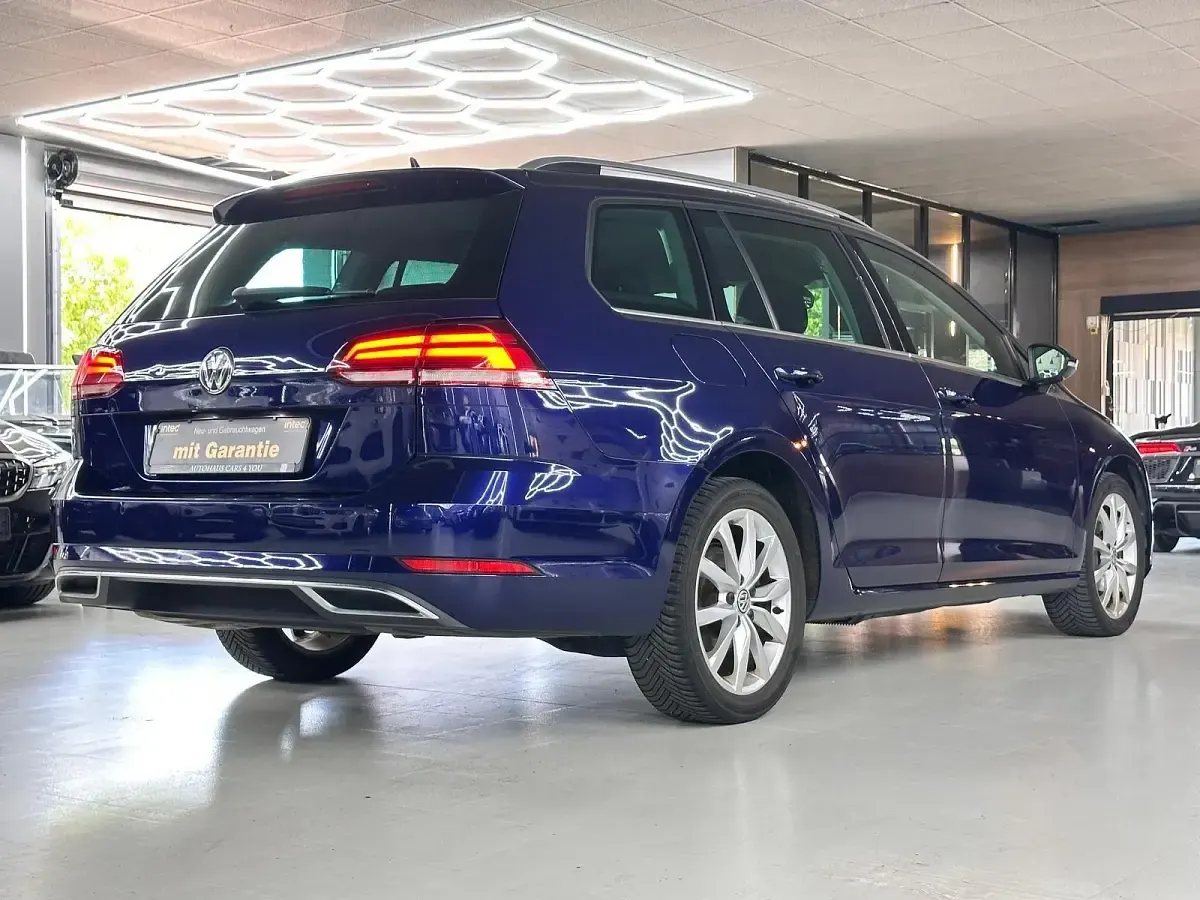 Gebraucht VW Golf VII Highline 150 PS (110 kW) 2020 Blau Limousine