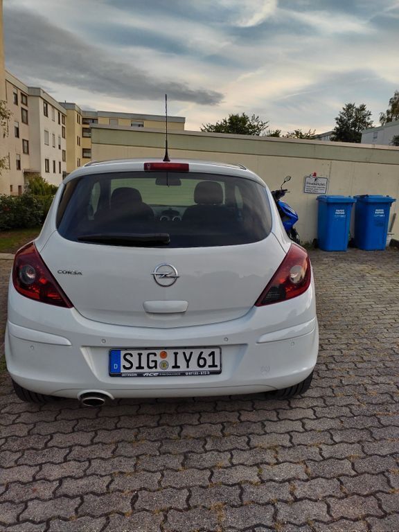 Gebraucht Opel Corsa Color Edition 87 PS (63 kW) 2013 Weiß Kleinwagen