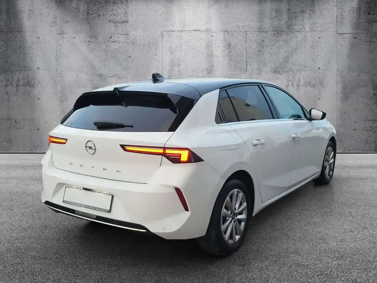 Gebraucht Opel Astra Elegance 131 PS (96 kW) 2023 Weiß Kleinwagen
