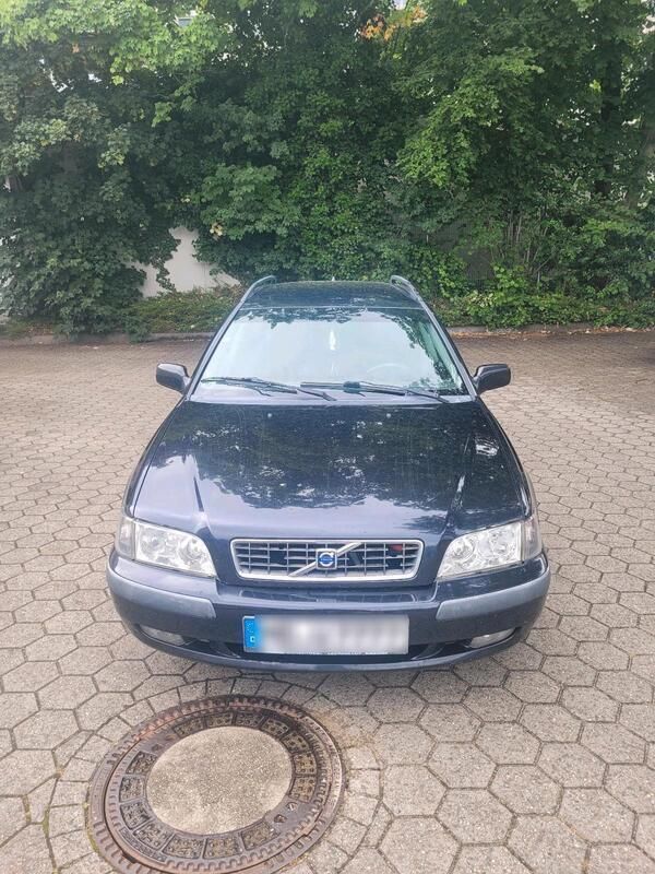 Schwarz Gebraucht 2001 Volvo V40 Kombi | 800 € (Guter Preis) - Bild 1/4