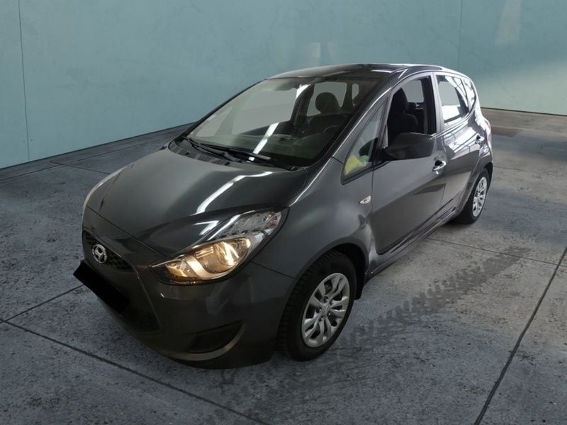 Grau Gebraucht 2019 Hyundai ix20 Van / Kleinbus | 14.590 € (Teuer) - Bild 1/3