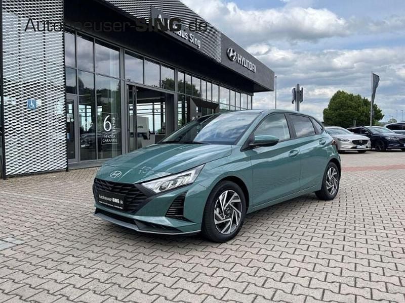 Mangrove green Neu 2025 Hyundai i20 Kleinwagen | 17.990 € (Guter Preis) - Bild 1/4