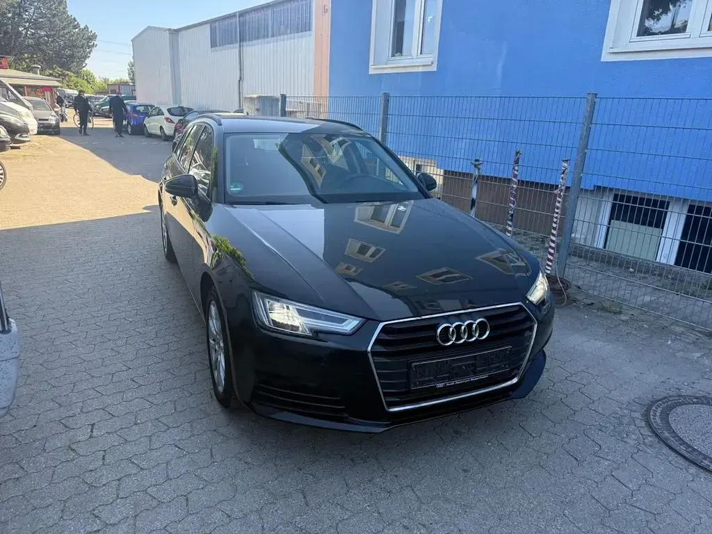 Gebraucht Audi A4 Basis 150 PS (110 kW) 2017 Schwarz Kombi