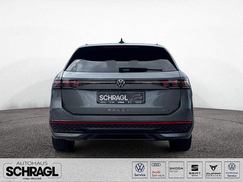 Gebraucht VW Passat R-line 193 PS (141 kW) 2024 Diabasgrau metallic Kombi