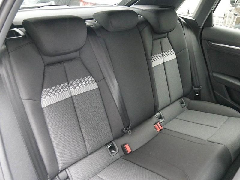 Gebraucht Audi A3 S-Line 116 PS (85 kW) 2025 Gletscherweiß metallic Limousine