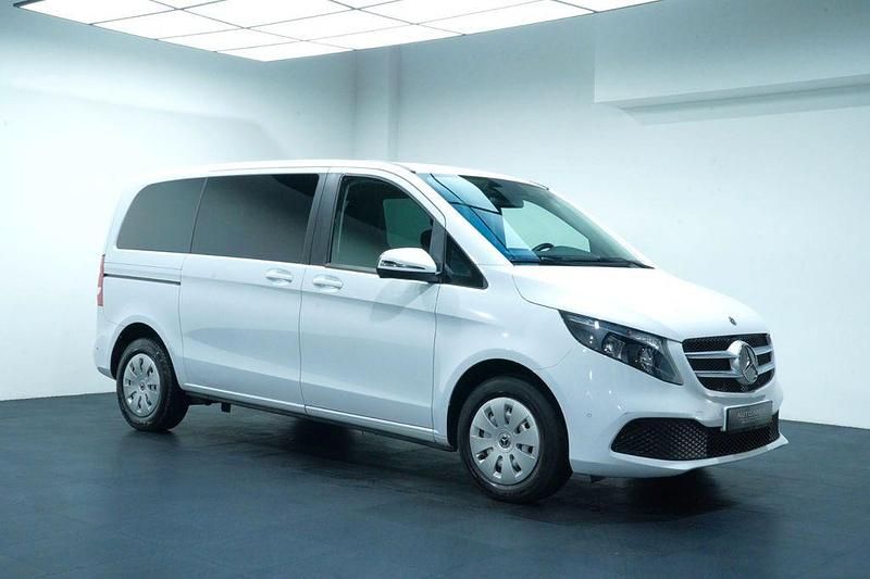Gebraucht Mercedes V220 163 PS (119 kW) 2022 Weiß Van / Kleinbus