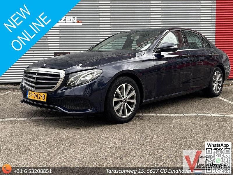 Blau Gebraucht 2018 Mercedes E200 Limousine | 12.800 € (Superpreis) - Bild 1/4