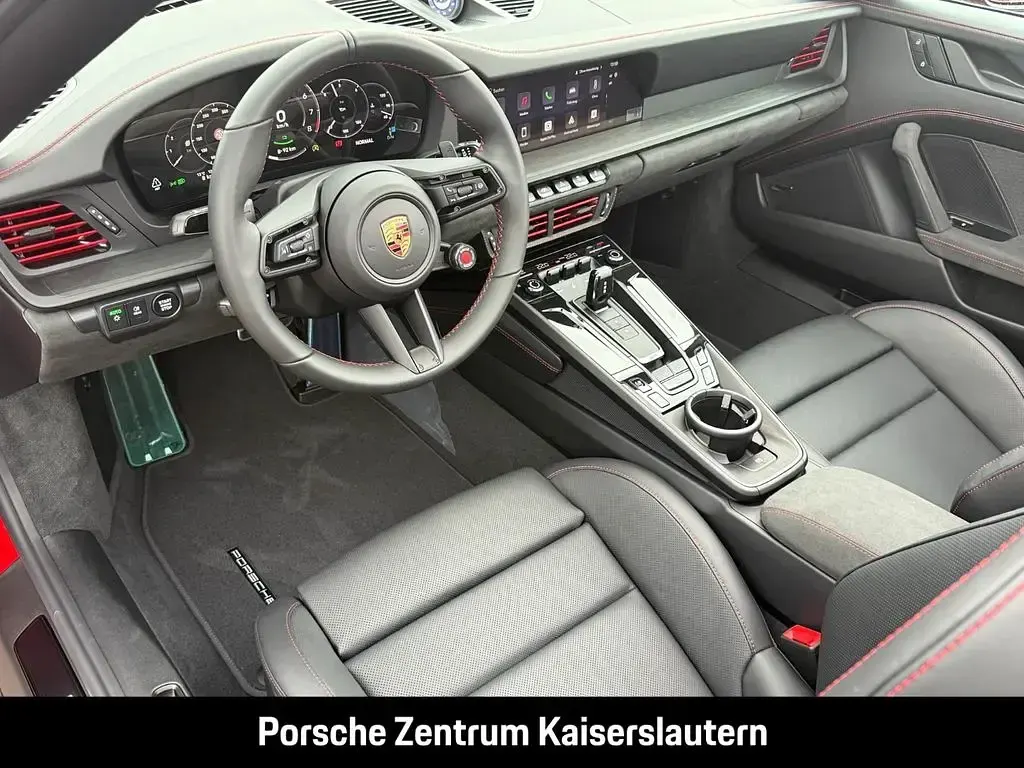 Gebraucht Porsche 992 541 PS (397 kW) 2026 Rot Cabrio